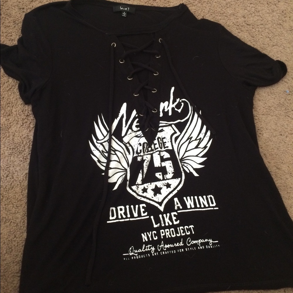 Women’s lace up tee